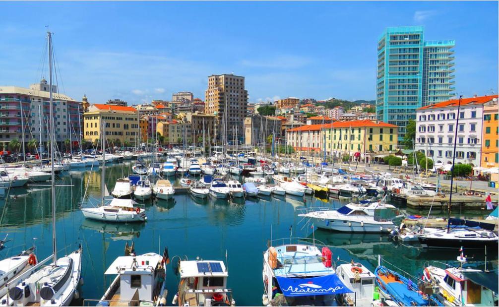 Savona Casa Vacanze Vicino Mare 3 Minuti Wifi المظهر الخارجي الصورة